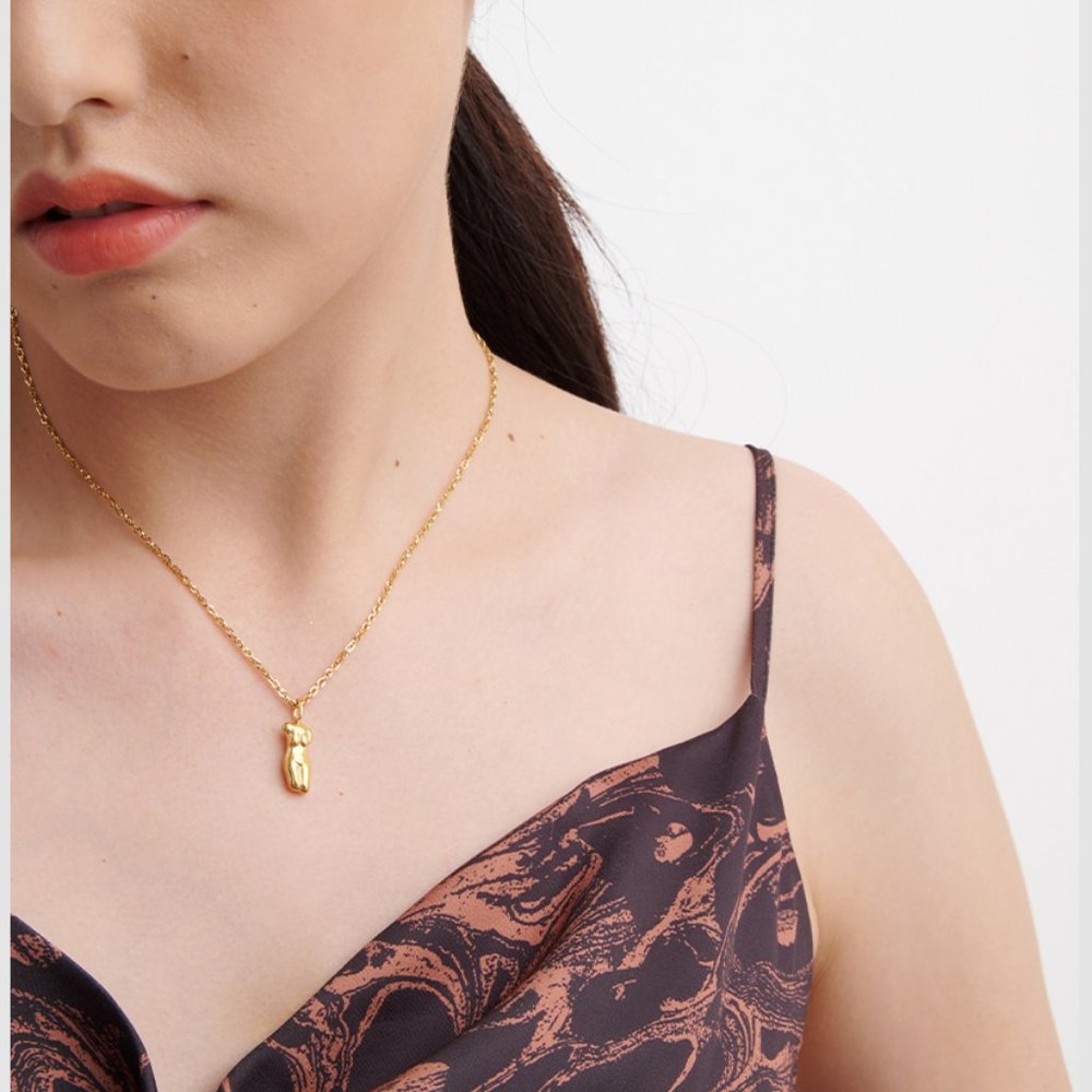 ^NEW 18K Gold Plated Female Woman Figure Pendant Necklace - Picture 2 of 7